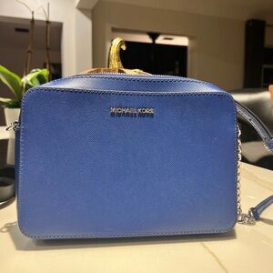 Micheal kors crossbody
